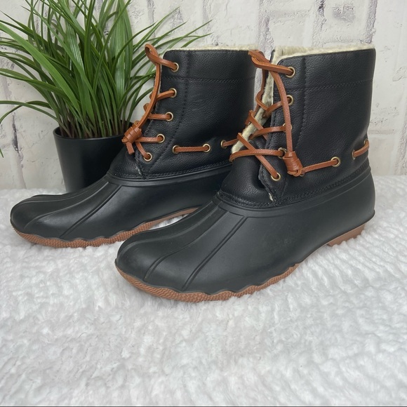 Seven Matt Black Duck Boots with lined Sherpa Sz 9 - Picture 3 of 8